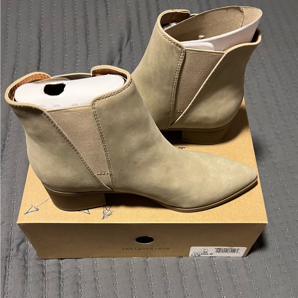 NIB women indigo road Chelsea yale bootie 7.5
